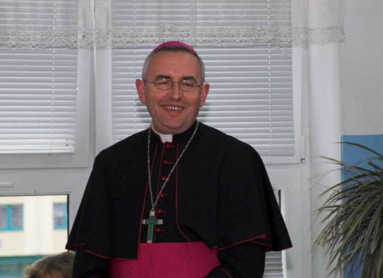 Wizyta ks. bpa Piotra Jareckiego w Szkole Podstawowej Nr 336 - 05.06.2006r.